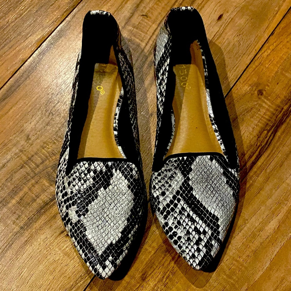 Faux black/white snake skin flats
